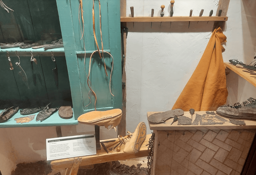 shoe workshop (London Museum)